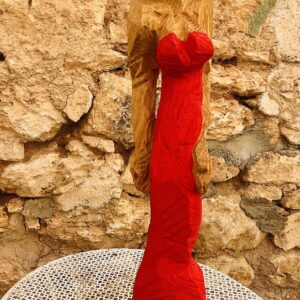 Frau mit roten Kleid